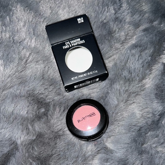 NIB - MAC - SATIN Eyeshadow - GIRLIE - Picture 2 of 16